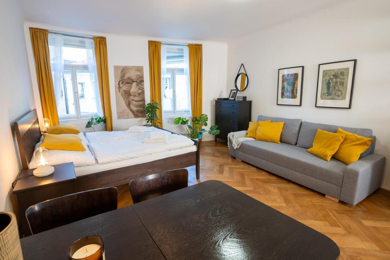 White Wolf House & Hostel Prag