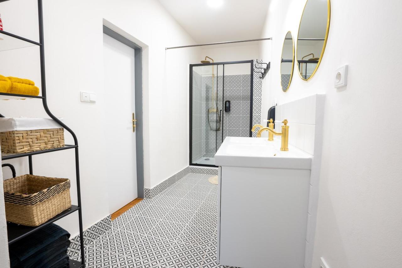 White Wolf House & Hostel Prag