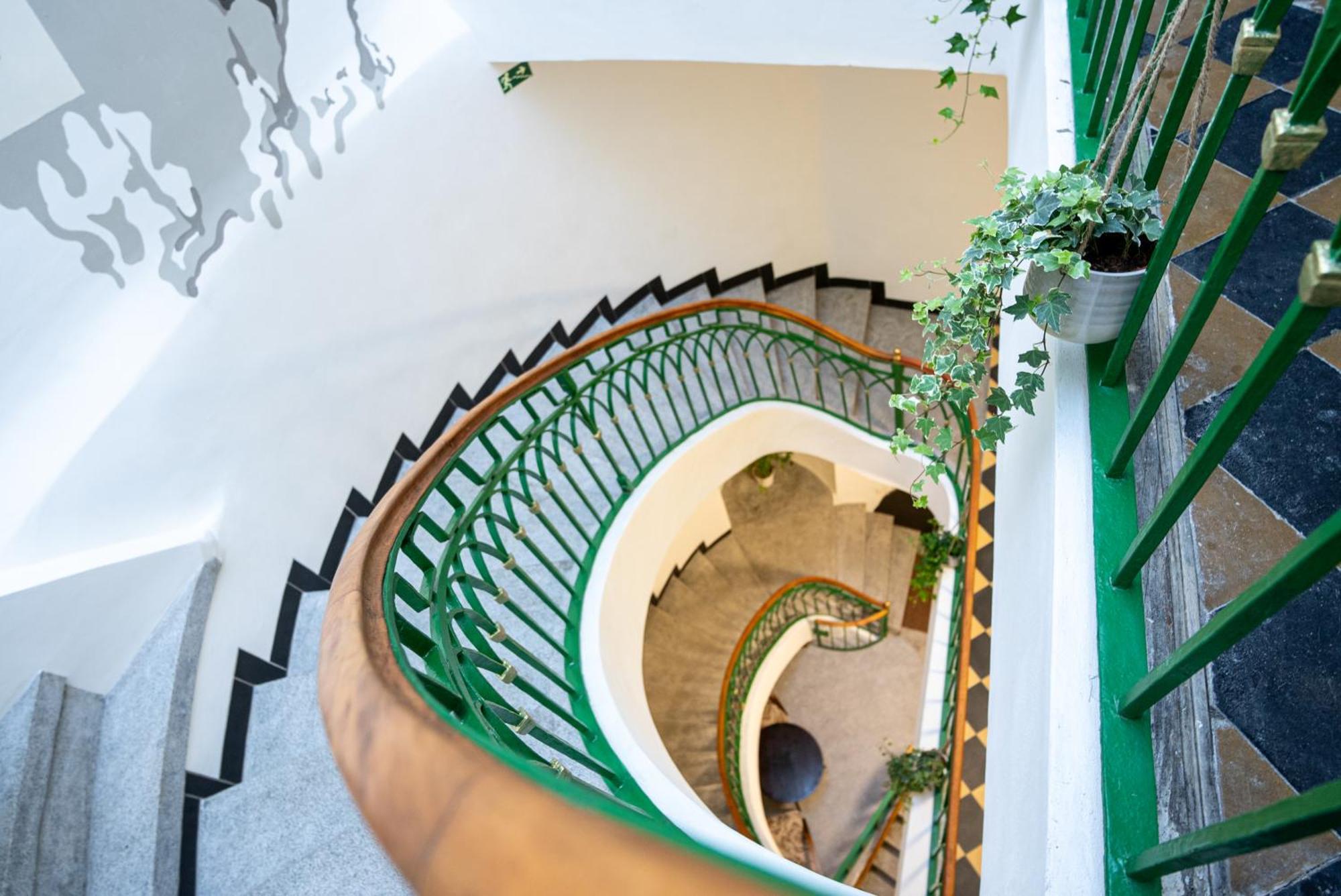 White Wolf House & Prag